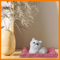 ราคา [ทีเอส] ของเล่นแมวจําลองโต๊ะทํางานแมวตกแต่งโต้ตอบ เหมียว ของเล่นแมวพร้อมเสื่อผ้าตุ๊กตาลูกแมวเหมือนจริงสําหรับตกแต่งโฮมออฟฟิศเอเชียตะวันออกเฉียงใต้นักซื้อของ (41367615868)