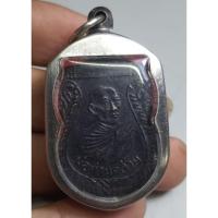 ราคา เหรียญเสมาครึ่งองค์หลวงพ่อท่านคล้ายวัดสวนขันปี 2500 เลี่ยมกรอบพร้อมใช้ (29162051163)