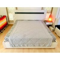 ราคา ผ้าห่ม หรือผ้าปูรองนอน/โซฟา ขนาด 5ฟุต สีขาวดำลายจุด ยี่ห้อ JAJU (สภาพใหม่) มือสองขายตามสภาพ เกาหลีแท้ (26501224034)