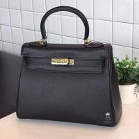 ราคา Used! กระเป๋าแฟชั่น KL Togo หนังแท้!!! สีดำ อะไหล่ทอง (2093123094)