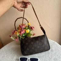 ราคา LV Pochette เกรดคาวไฮด์หนังแท้ ฐาน 8.5 นิ้วสูง 5 นิ้ว สภาพดี น่ารัก (25582288749)