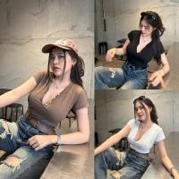 ราคา เสื้อยืด คอวี แต่งกะรดุมใช้งานได้จริง เสื้อทรงสลิมฟิต พร้อมส่ง ผ้าเรย่อนยืดเยอะมาก สาวอวบใส่ได้ รุ่น คอวีเรย่อน (41551194309)
