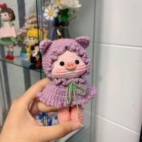 ราคา เสื้อกันฝน Piggy ถักโครเชต์ diy วัสดุกระเป๋าขนสัตว์ Handmade น่ารักจี้พวงกุญแจ SG01 + 1 (29817317455)