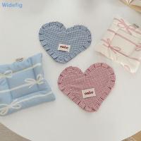 ราคา Widefig เสื่ออาหารลายสก๊อตรูปหัวใจพร้อมจีบลูกไม้น่ารักแผ่นฉนวนกันความร้อนเสื่อแบบพกพาที่ละเอียดอ่อนชามเสื่อห้องนั่งเล่นสินค้าที่ดี (27589717737)