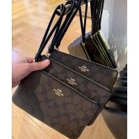 ราคา กระเป๋า คล้องมือ COACH F58695 ไซส์ L 1 zip COACH (26400929725)