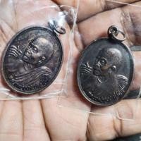 ราคา เหรียญหลวงพ่อคูณ วัดบ้านไร่ รุ่นพิเศษเงินล้าน สร้างปี 2538จำนวน2องค์ (25900684263)