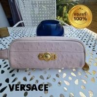 ราคา versace กระเป๋าเครื่องสำอาง เวอร์ซาเช่หนังนกกระจอกมือสองของแท้ ซํบในสวยสะอาดลายเวอร์ซาเช่กระเป๋าโชว์รวย สวยๆ ซิปYKK (14116679961)