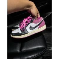ราคา ส่งต่อ air jordan 1 low black active fuchsia (มือสอง) (43575641900)
