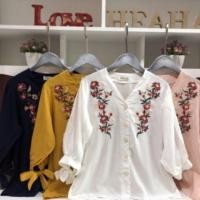 ราคา เสื้อเชิ้ตคอวี งานปักลายดอกไม้ ปลายแขนผูกโบว์ (พร้อมส่ง) (1206731860)