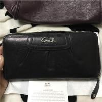 ราคา กระเป๋าสตางค์ Coach แท้1000% ซื้อจากอเมริกาค่ะ หนังสีดำ ซิปรอบ มือ2 สภาพ 70% มีรอยใช้งานทั่วไป (458024262)