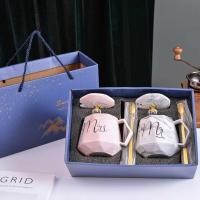 ราคา สไตล์ยุโรปแก้วเซรามิกที่มีฝาปิดช้อนกาแฟของขวัญคู่ถ้วยน้ําเครื่องประดับเปิดแต่งงานของที่ระลึกถ้วย (58150877321)