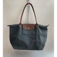 ราคา [ส่งต่อ] กระเป๋า Longchamp ของแท้ มือสอง Size L หูยาว (12881760186)