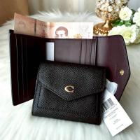 ราคา COACH C2328 Wyn Small Wallet (25195042501)