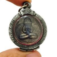 ราคา เหรียญพระปิดตาพังพระกาฬ เนื้อนวะโลหะ เลี่ยมตลับเงินเก่า อานุภาพของพระปิดตาบังพระกาฬช่วยแก้ไขวิกฤตของชีวิตอุปสรรคต่างๆ (25886056186)