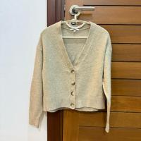 ราคา ส่งต่อ เสื้อคลุม Uniqlo สีน้ำตาลอ่อน สีเบจ size m (26574971326)