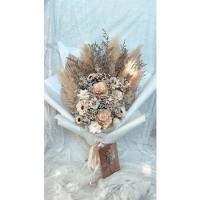 ราคา ช่อดอกไม้แห้ง ดอกไม้โทนสีขาวครีม ช่อใหญ่มากๆ ใช้ดอกไม้จสดธรรมชาติ 100% (19670387746)