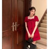 ราคา ❤️เดรสoversizeแขนสั้นสีแดงเข้ม แต่งริบบิ้นหน้าชุด เดรสสีแดง(ป้ายypy)❤️ (27320516300)