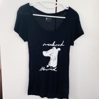 ราคา เสื้อยืดคอกลมผู้หญิงสีดำลายหมา GREYHOUND แท้ 100% (6833217487)