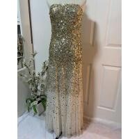 ราคา เดรสราตรีสีขาวปักเลื่อมทอง (แบรนด์ Adrianna Papell) (22504884905)