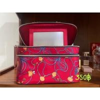 ราคา กระเป๋าใส่เครื่องสำอางค์ estee แท้จากเค้าเตอร์ สีสวยมาก ใส่ของแบบจุกๆใบเดียวอยู่ (21071848960)