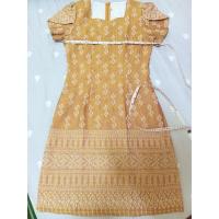 ราคา ชุดผ้าไทยลายขอพระราชทาน (15079660728)