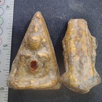 ราคา พระนางพญาสองหน้าเนื้อชินเม็ดพระธาตุ กรุดอยไซ (43158822945)