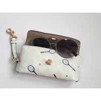 ราคา COACH SUNGLASSES CASE IN SIGNATURE CANVAS กล่องใส่แว่นตา (25532991761)