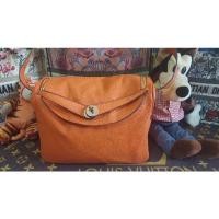 ราคา กระเป๋าหนังแท้สไตล์ลินดี้สีส้มใบใหญ่มือสอง (23103277784)