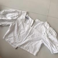 ราคา ส่งต่อ เสื้อเชิ้ต เอวลอย สีขาว สวยมาก ใส่ครั้งเดียว (9486278849)