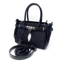 ราคา สอบถามสต๊อกก่อนสั่งซื้อ กระเป๋าถือหนังปลากระเบนแท้ สีดำ มีสายสะพาย Crossbody Bag (6469130282)