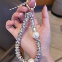 ราคา สร้อยข้อมือ ประดับมุก ขนาดใหญ่ ป้องกันการสูญหาย พร้อมสายคล้องข้อมือ และจี้เพชร สําหรับโทรศัพท์มือถือ (24603904104)