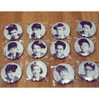 ราคา เซ็ตเข็มกลัด EXO รวม12คน (2158649183)