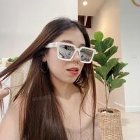 ราคา มีส่งด่วน แว่นวินเทจ แว่นหลุยส์ แว่นกันแดด สีดำ สุดฮิต แว่นตาวินเทจ แว่นแฟชั่น (14728477813)