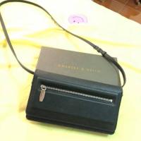 ราคา กระเป๋า charles & keith มือสอง แท้100% (908956916)