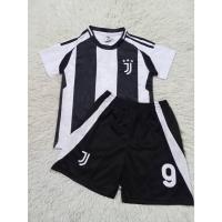 ราคา เสื้อกีฬาแขนสั้นเด็ก ทีมยูเวนตุส สกรีนเบอร์9ชื่อVLAHOVIC ปี2024ใหม่ล่าสุด เสื้อ+กางเกง (27965029333)