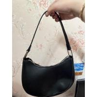 ราคา HITAM กระเป๋าสะพาย Preloved Black Pull & Bear (20216216942)