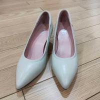 ราคา O&B รองเท้าหนังแกะของแท้ Diana Heel สูง 2" in Ivory White Size 37 (7441382042)