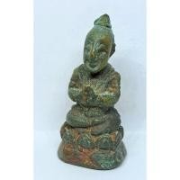 ราคา รูปหล่อกุมารทอง นั่งพนมมือ ฐานบัวรอบมีปูปลา สูง 4 ซม. (24743064894)