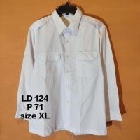 ราคา KEMEJA เสื้อเชิ้ตแขนยาวสีขาว 2 กระเป๋า ไซส์ XL มือสอง (29130668052)