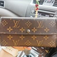 ราคา LV WALLET SARAH รุ่น 10 card กระเป๋าสตางค์หลุยส์แท้มือสอง (4617036246)