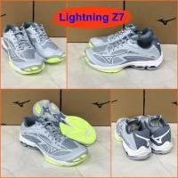 ราคา Mizuno Wave LightningZ7 รองเท้า Indoor สีสวย สดใส พื้นหนานุ่ม ใส่สบายเท้า รองรับแรงกระแทกอย่างดี น่าใช้ V1GC220002 (21104802252)