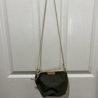 ราคา กระเป๋าสะพายไหล่ผู้หญิงสีเขียวขี้ม้า (19200584619)