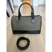 ราคา กระเป๋า VALENTINO Made in Italy วินเทจ มือสอง ของแท้% สภาพยังสวย มีร่องรอยทั่วไป ไม่มีตำหนิปริแตกขาด สวย (29880570037)