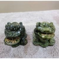 ราคา กบคาบเหรียญ (กิมเซียมซู) หรือกบสามขาเนื้อ-หิน งานแกะสลัก หนัก2ตัว1200gเหรียญที่ปากหมุนได้ ความสูง7.5cmฐานกว้าง7.5 (10886018696)