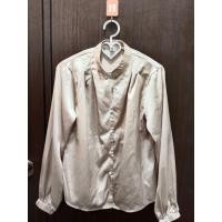 ราคา S.1 เสื้อคอวีผ้าซาตินสีทองอ่อน สวยมาก ผู้ดีมาก เนื้อผ้านุ่มลื่นและเงา (52451877048)