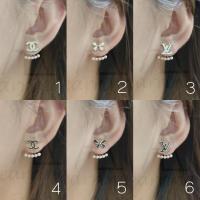 ราคา [ราคาต่อ1คู่] ต่างหูประกบหน้า-หลังตัวเรือนสีทองเพ้นท์สีขาว/ดำ พร้อมแป้นโลหะทรงจุกน้ำเต้าทุกคู่ (40223715298)