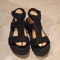 ราคา รองเท้าแตะแบบมีสายรัดข้อเท้า ยี่ห้อ fitflop แท้ (มือสอง) (ราคามือหนึ่ง 4,990) (24934012368)