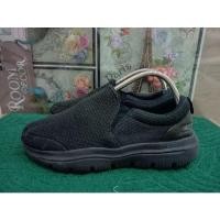 ราคา รองเท้ามือสอง Slip on Skechers ไซส์ 42.5/27 cm. (10698766003)