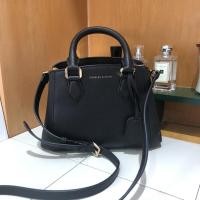 ราคา charles&keith black cross body แท้กระเป๋าสะพายข้างมือสอง (16189887160)