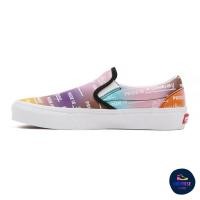 ราคา [ของแท้ ส่งไว PRE-ORDER] VANS CLASSIC SLIP-ON (PRIDE) RAINBOW/TRUE WHITE (17194720028)